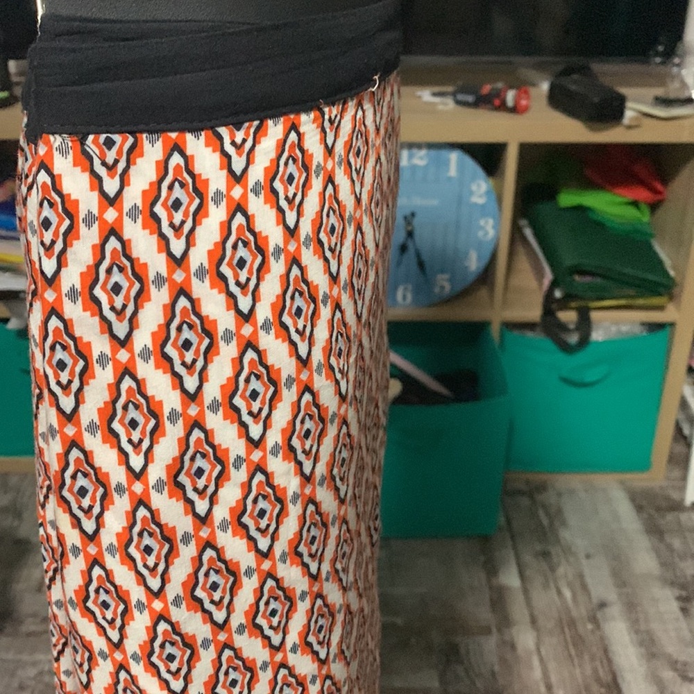 Caroline Morgan elegant wrap around skirt in Aztec pattern in gorgeous colours - Picture 4 of 6